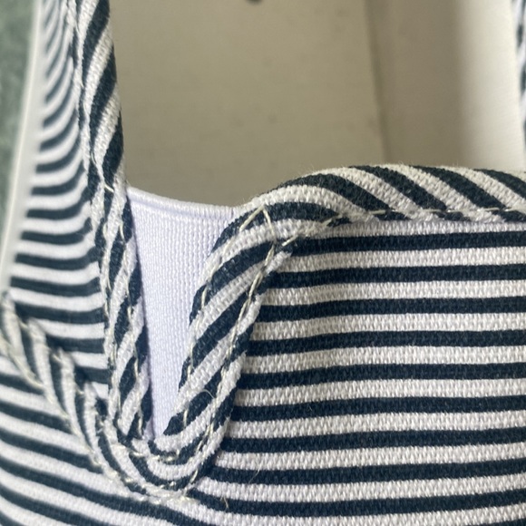 NWT Dark navy and white slip on striped shoe 11 - Picture 11 of 13